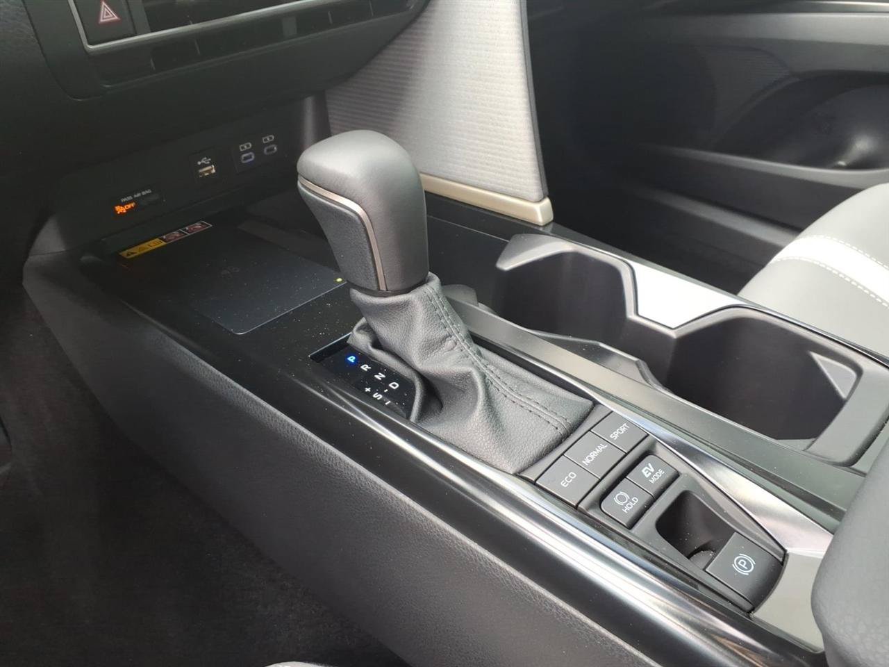 Used 2026 Toyota Camry SE w/ Convenience Package FWD image 11