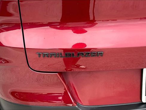 Used 2023 Chevrolet TrailBlazer RS w/ Convenience Package FWD image 32