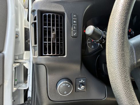Used 2025 Chevrolet Express 3500 w/ Power Convenience Package RWD image 28