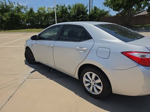 Used 2015 Toyota Corolla LE FWD image 4
