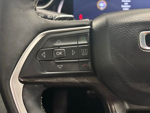 Used 2025 Jeep Grand Cherokee Limited w/ Black Appearance Package image 24