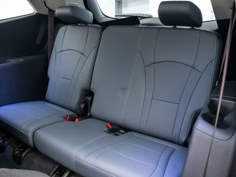 Used 2021 Buick Enclave Premium w/ Sun and Sites Package AWD/4WD image 19