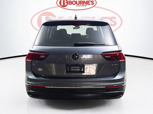 Used 2024 Volkswagen Tiguan SE image 9