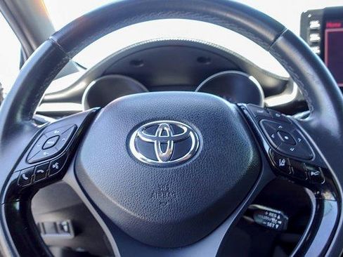 Used 2019 Toyota C-HR XLE FWD image 13