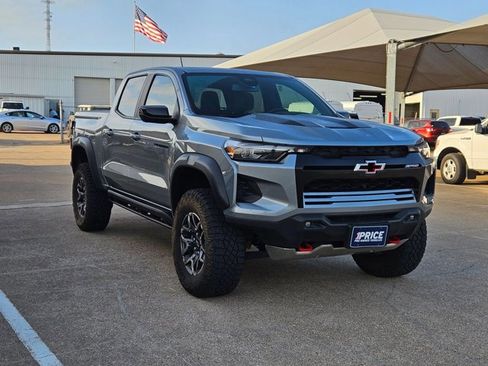 Used 2024 Chevrolet Colorado ZR2 w/ ZR2 Convenience Package III image 3