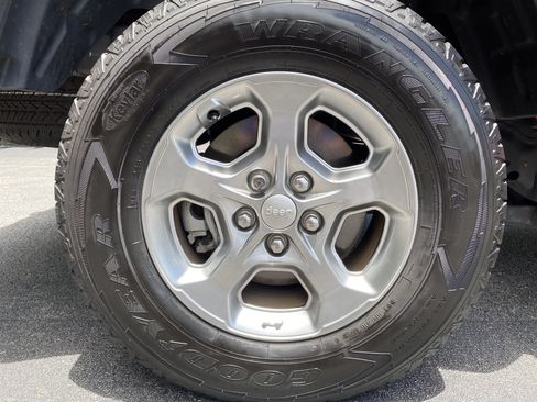 Used 2021 Jeep Gladiator Sport AWD/4WD image 42