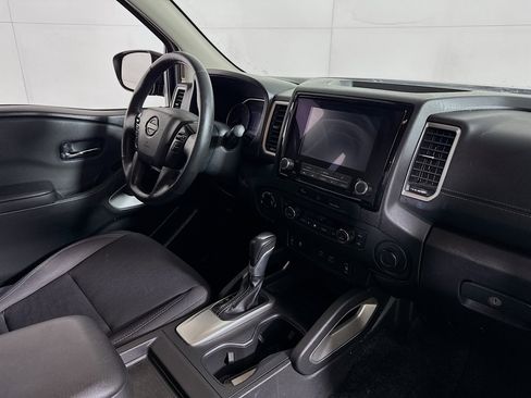 Used 2024 Nissan Frontier SV image 28