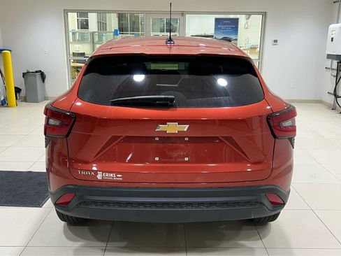 Used 2024 Chevrolet Trax LS w/ LS Convenience Package FWD image 6