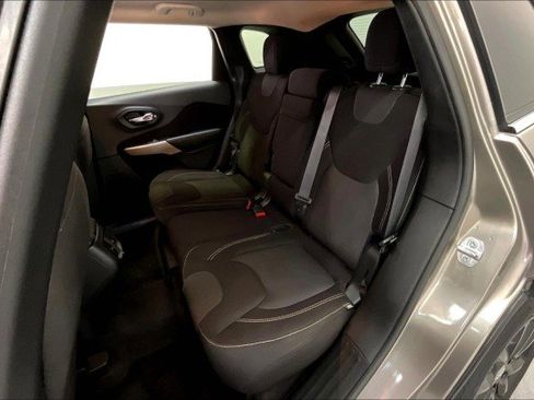 Used 2017 Jeep Cherokee Latitude image 25