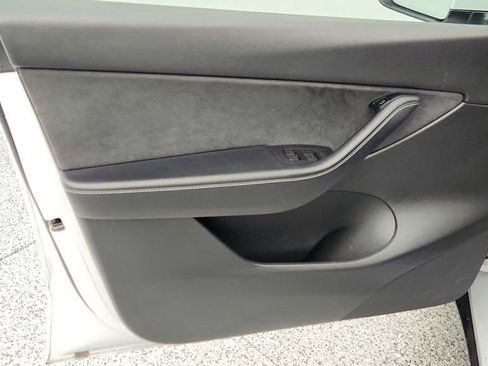Used 2022 Tesla Model Y Performance image 11