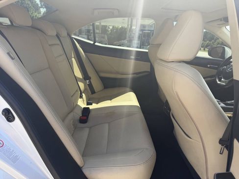 Used 2016 Lexus IS 200t RWD image 9