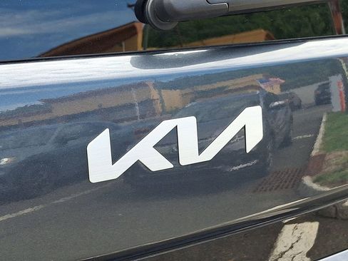 Used 2025 Kia Soul LX FWD image 30