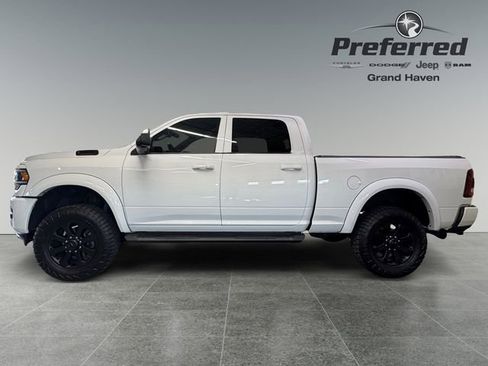 Used 2022 RAM 2500 Laramie w/ Night Edition AWD/4WD image 9