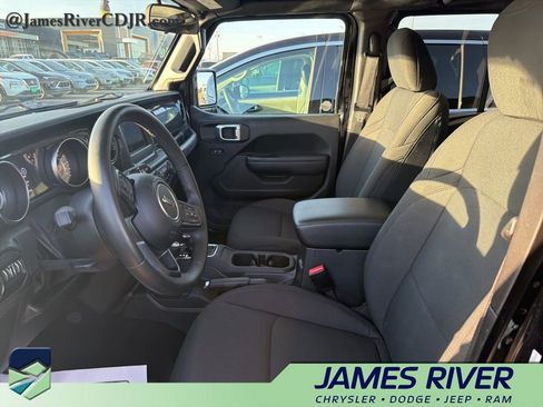 Used 2022 Jeep Wrangler Unlimited Sport image 2
