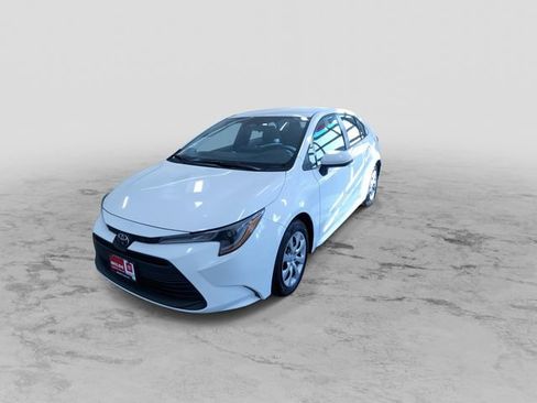 Used 2025 Toyota Corolla LE image 5