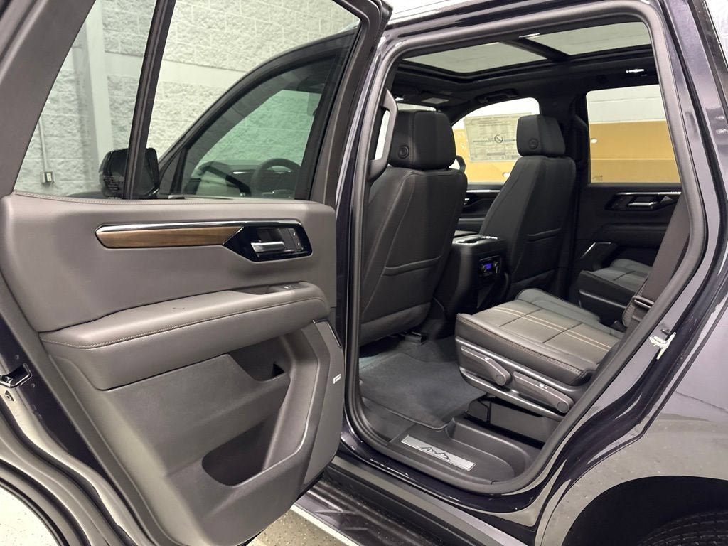 New 2026 Chevrolet Tahoe High Country w/ Sun And Tow Package AWD/4WD image 30