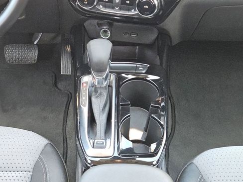 Used 2025 Chevrolet Trax LT w/ LT Convenience Package FWD image 22