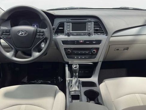 Used 2015 Hyundai Sonata SE w/ Option Group 09 FWD image 16
