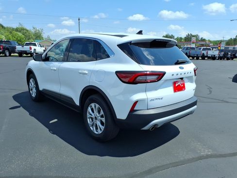 Used 2023 Ford Escape Active AWD/4WD image 3