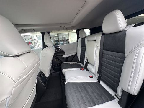 New 2026 Mitsubishi Outlander SE image 11