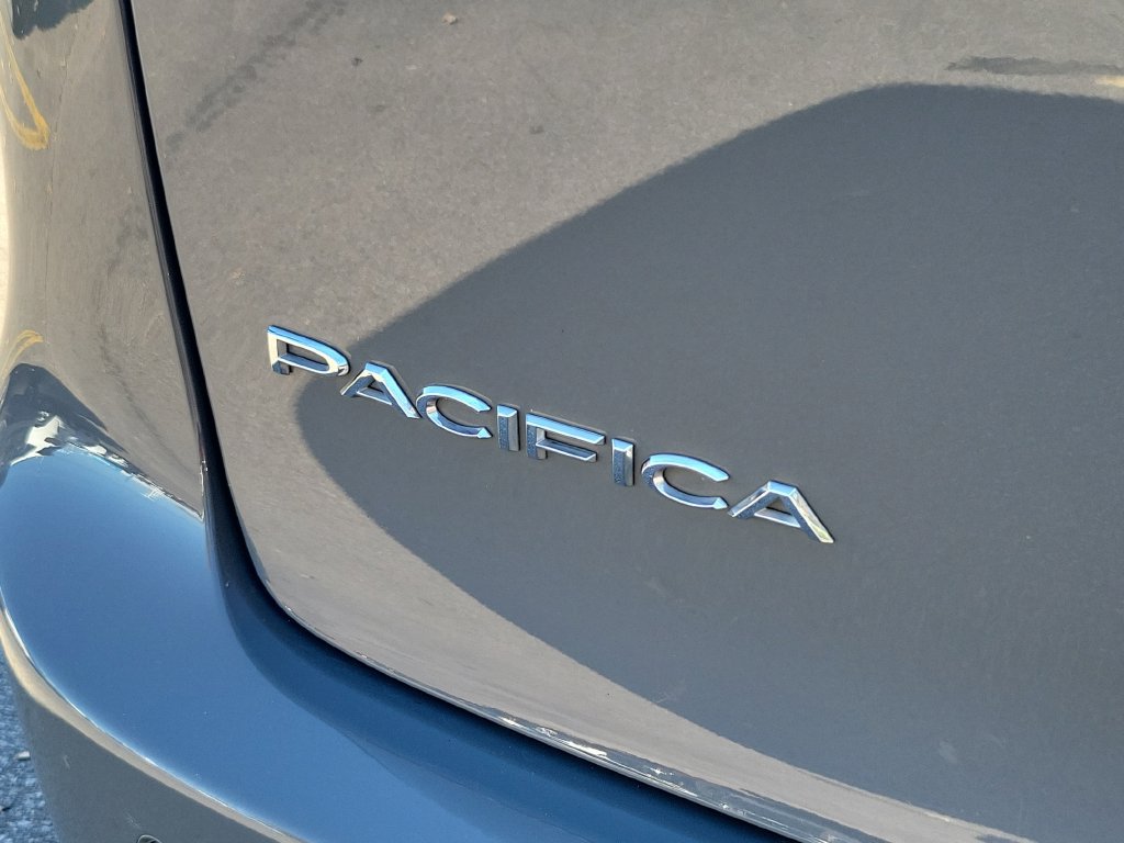 Used 2025 Chrysler Pacifica Select FWD image 10