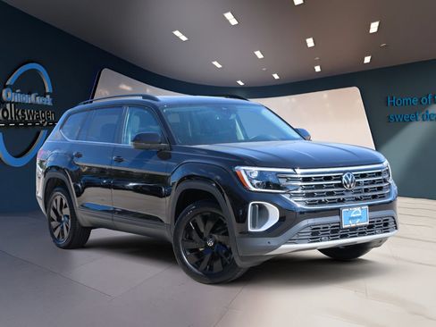 Certified 2026 Volkswagen Atlas SE FWD image 1