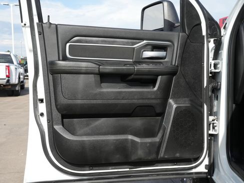 Used 2024 RAM 2500 Big Horn AWD/4WD image 17