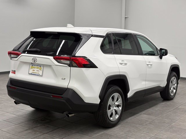 Used 2022 Toyota RAV4 LE FWD image 2