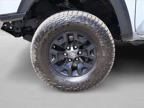 Used 2018 Toyota Tacoma TRD Off-Road w/ Technology Package AWD/4WD image 30