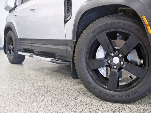 Used 2020 Land Rover Defender 110 First Edition image 4