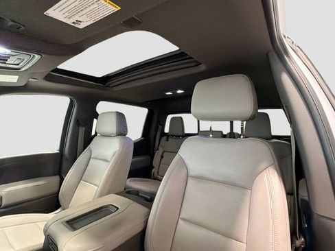 Used 2019 Chevrolet Silverado 1500 LTZ w/ LTZ Premium Package AWD/4WD image 18
