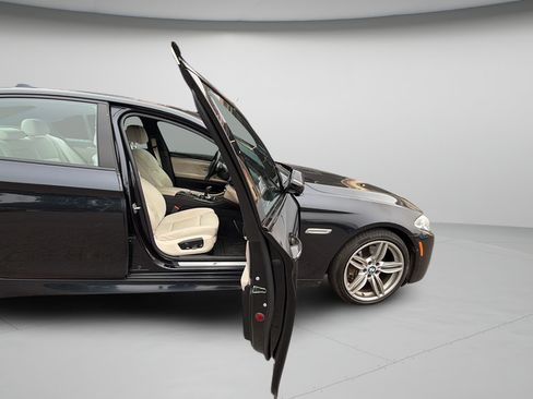 Used 2015 BMW 550i xDrive Sedan AWD/4WD image 9