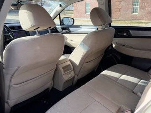 Used 2018 Subaru Outback 2.5i Premium AWD/4WD image 21