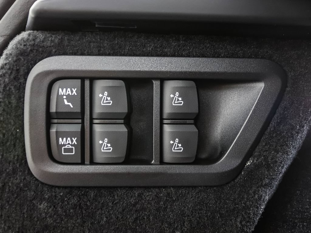 Used 2027 BMW X7 xDrive40i w/ M Sport Package AWD/4WD image 26