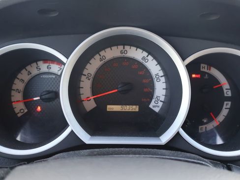 Used 2015 Toyota Tacoma 4x4 Double Cab image 2