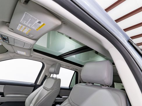 Used 2025 Ford Expedition Active AWD/4WD image 16