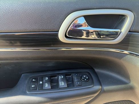 Used 2020 Jeep Grand Cherokee Limited w/ Luxury Group II image 14