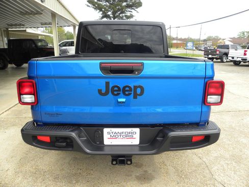 Used 2023 Jeep Gladiator Sport AWD/4WD image 8