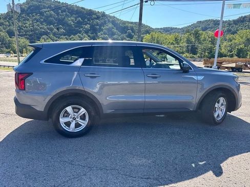 Used 2022 Kia Sorento LX image 6