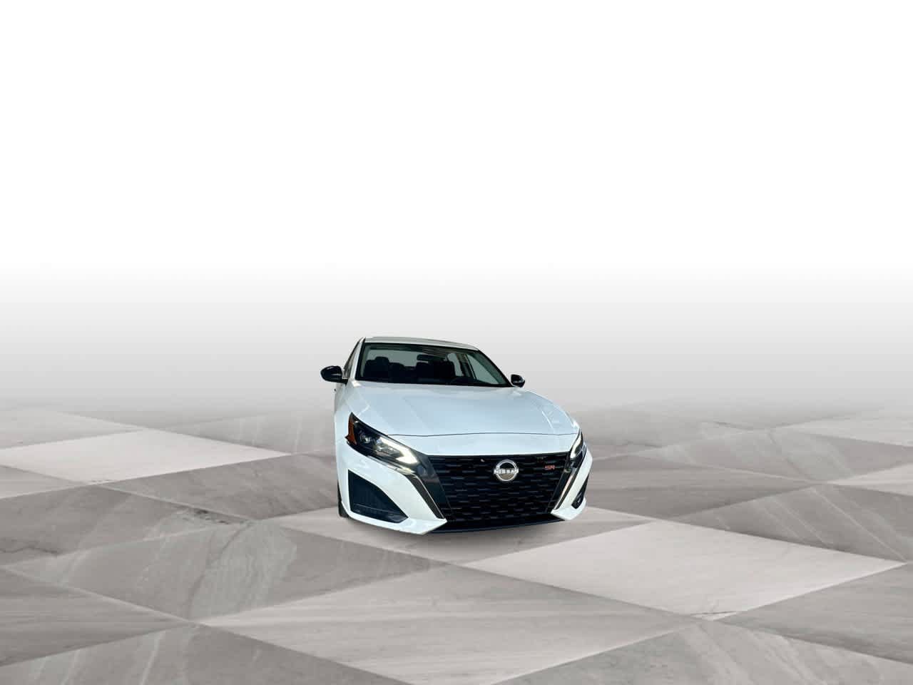 Used 2024 Nissan Altima 2.5 SR FWD image 2