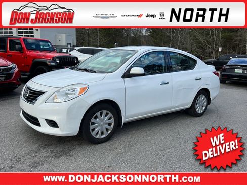 Used 2014 Nissan Versa SV image 1