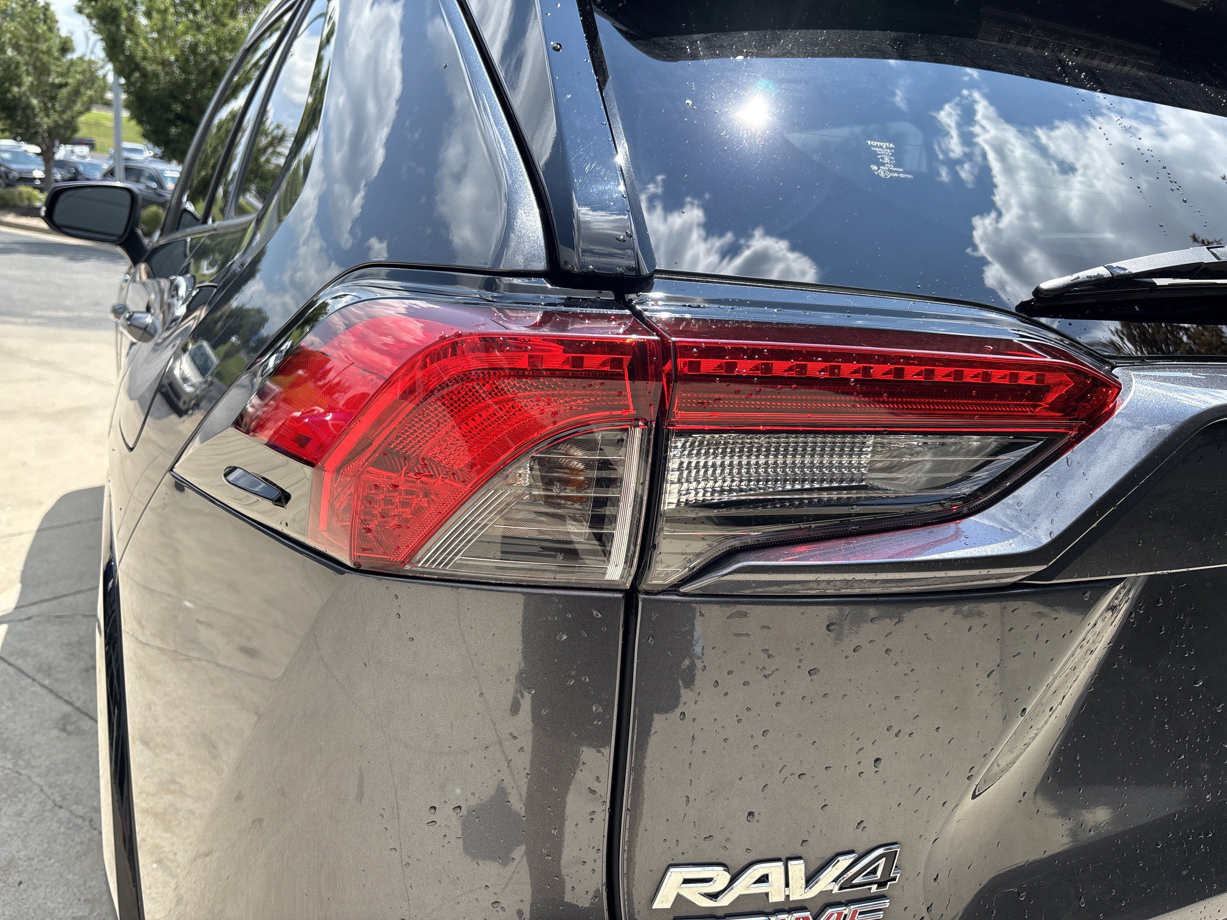 Used 2022 Toyota RAV4 SE w/ Weather & Moonroof Package AWD/4WD image 12