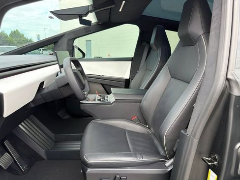 Used 2024 Tesla Cybertruck AWD Crew Cab image 16