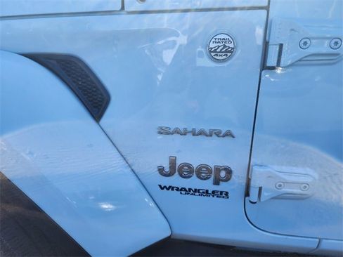Used 2022 Jeep Wrangler Unlimited Sahara image 9