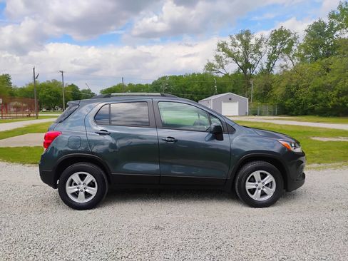 Used 2021 Chevrolet Trax LT w/ Premium Seat Package AWD/4WD image 18