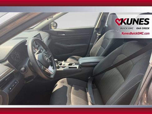 Used 2024 Nissan Altima 2.5 SV FWD image 22