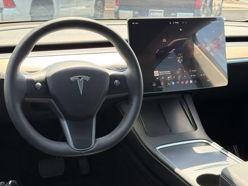 Used 2024 Tesla Model Y Long Range AWD/4WD image 29
