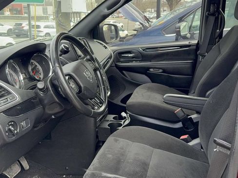 Used 2020 Dodge Grand Caravan SE FWD image 19