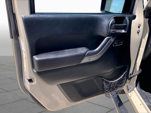 Used 2018 Jeep Wrangler Sport AWD/4WD image 18