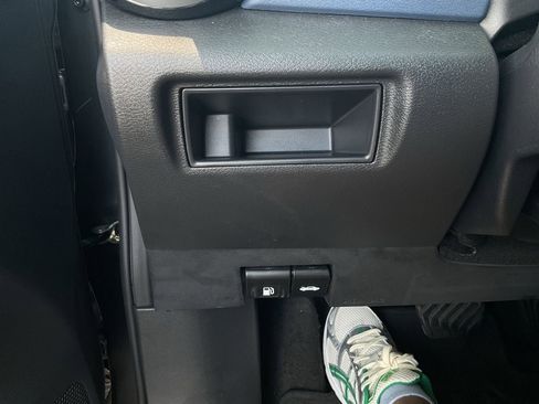 Used 2025 Nissan Versa SV FWD image 18